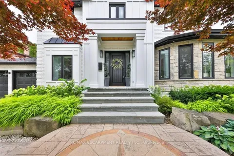 435 The Thicket, Mississauga, ON L5G 4P6