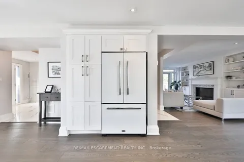 435 The Thicket, Mississauga, ON L5G 4P6