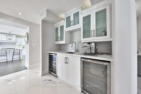 435 The Thicket, Mississauga, ON L5G 4P6