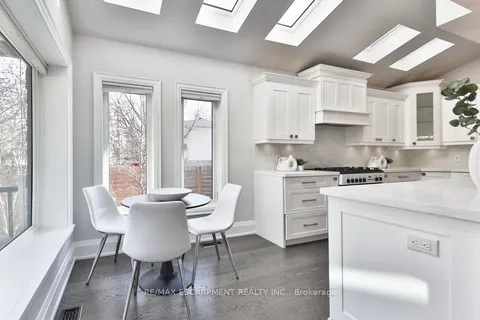 435 The Thicket, Mississauga, ON L5G 4P6