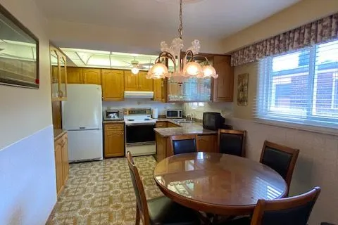 51 Seacliffe Blvd, Toronto, ON M9L 2G7