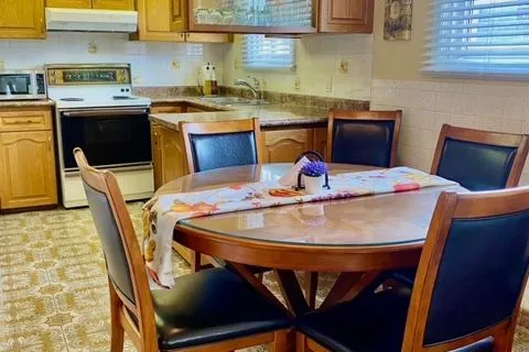 51 Seacliffe Blvd, Toronto, ON M9L 2G7