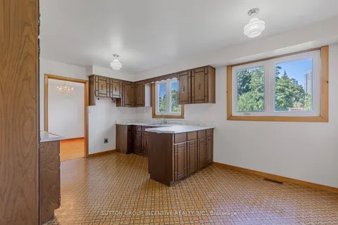 14 Graystone Gdns, Toronto, ON M8Z 3C3