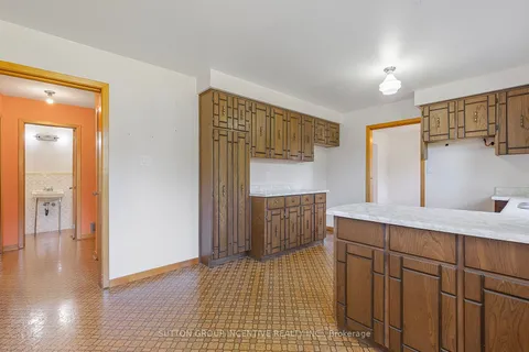 14 Graystone Gdns, Toronto, ON M8Z 3C3