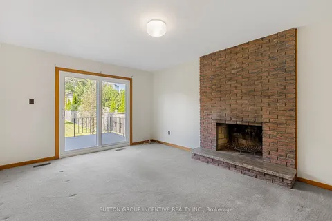 14 Graystone Gdns, Toronto, ON M8Z 3C3