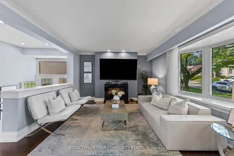 11 Braywin Dr, Toronto, ON M9P 2N9