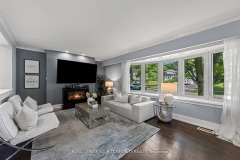 11 Braywin Dr, Toronto, ON M9P 2N9