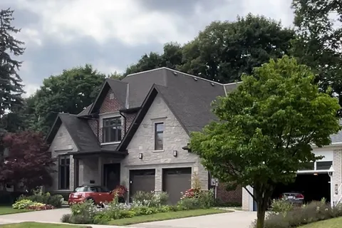 11 Braywin Dr, Toronto, ON M9P 2N9