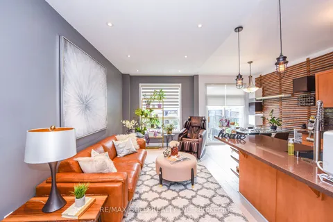 5670 Raleigh St, Mississauga, ON L5M 7E6