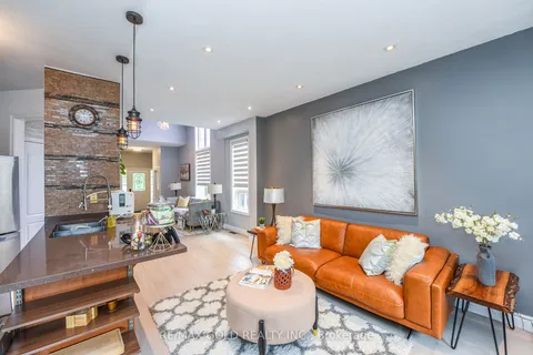 5670 Raleigh St, Mississauga, ON L5M 7E6