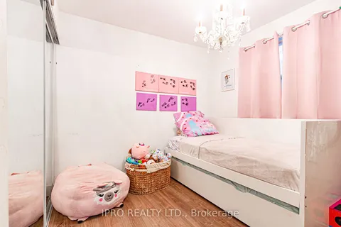 1211 Lorne Park Rd, Mississauga, ON L5H 3A7