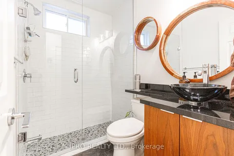 1211 Lorne Park Rd, Mississauga, ON L5H 3A7