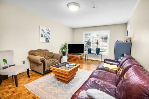 5960 Bell Harbour Dr, Mississauga, ON L5M 5K5