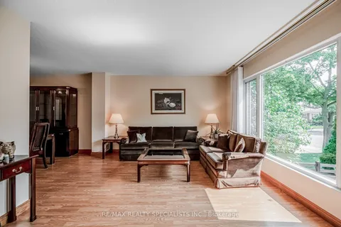 1165 Flagship Dr, Mississauga, ON L4Y 2K3