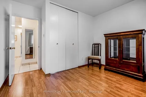 1165 Flagship Dr, Mississauga, ON L4Y 2K3