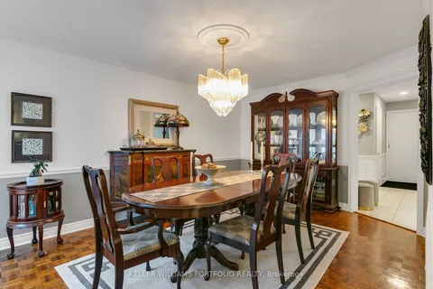 5216 Champlain Tr, Mississauga, ON L5R 3B1