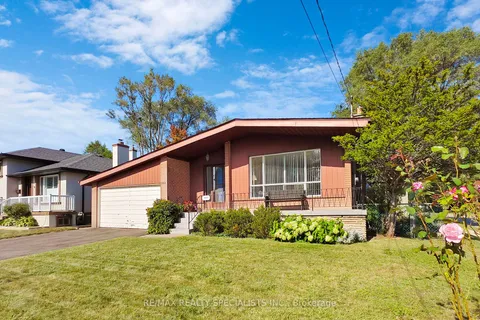 1489 Holburne Rd, Mississauga, ON L5E 2L7