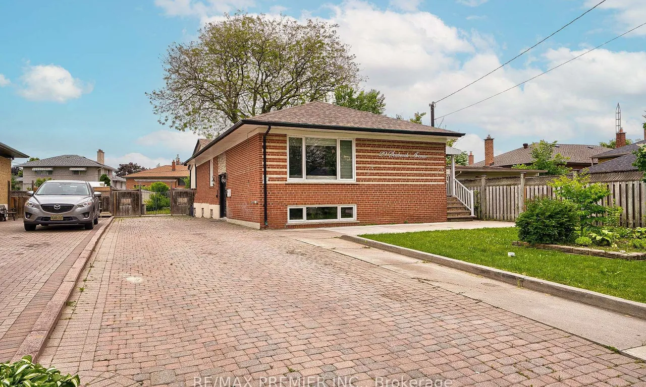 29 Seabrook Ave, Toronto, ON M6L 3B6