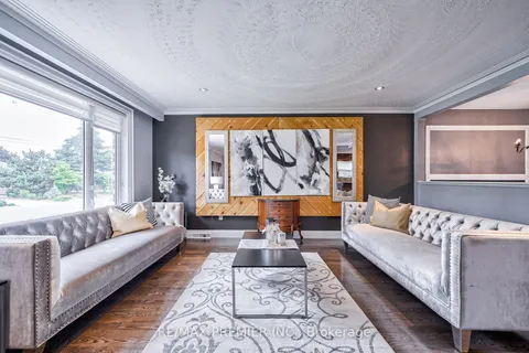 29 Seabrook Ave, Toronto, ON M6L 3B6