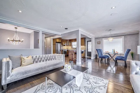 29 Seabrook Ave, Toronto, ON M6L 3B6