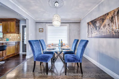 29 Seabrook Ave, Toronto, ON M6L 3B6