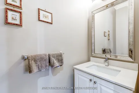 35 Eiffel Blvd, Brampton, ON L6P 1W3