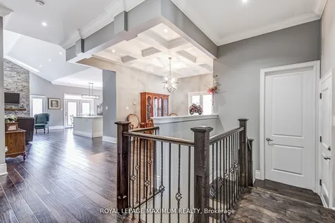 35 Eiffel Blvd, Brampton, ON L6P 1W3