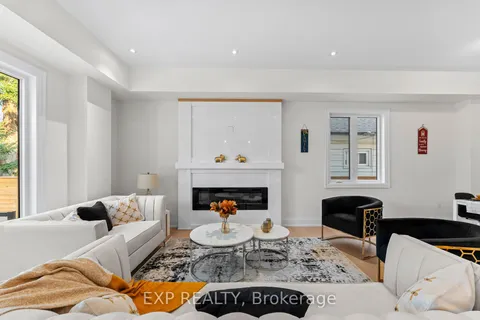 1037 Meredith Ave, Mississauga, ON L5E 2C6