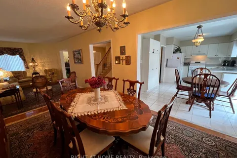 974 Mantle Cres, Mississauga, ON L5V 2G3
