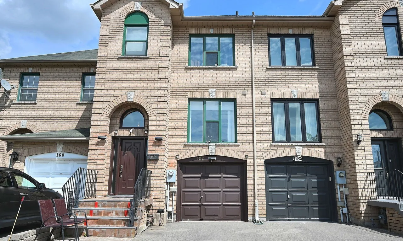 162 Provincial Pl, Brampton, ON L6S 6C2