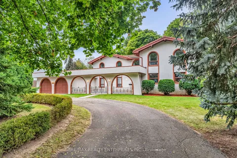 1816 Will Scarlett Dr, Mississauga, ON L5K 2K2