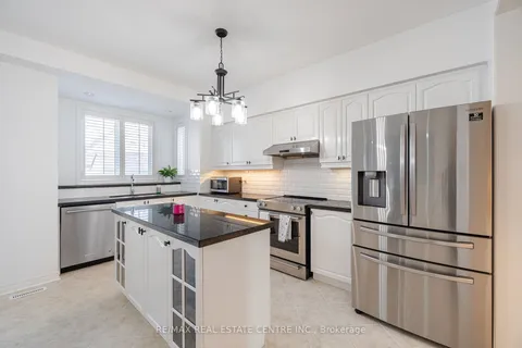 7 Prince Edward Blvd, Brampton, ON L6P 2E1