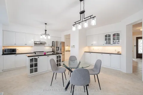 7 Prince Edward Blvd, Brampton, ON L6P 2E1