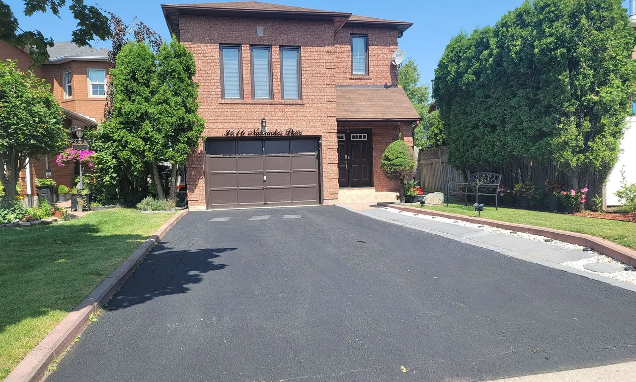 3616 Nutcracker Dr, Mississauga, ON L5N 6G7