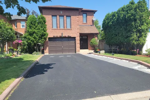 3616 Nutcracker Dr, Mississauga, ON L5N 6G7