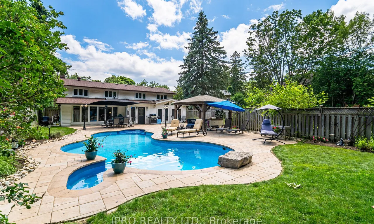 1117 Springhill Dr, Mississauga, ON L5H 1N2