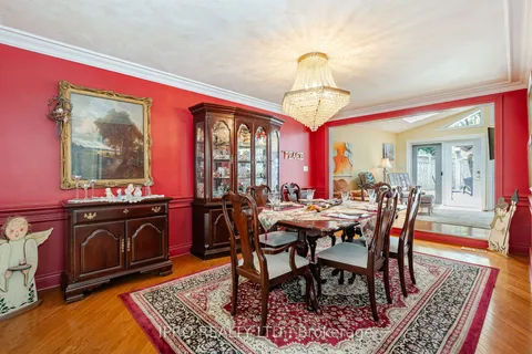 1117 Springhill Dr, Mississauga, ON L5H 1N2