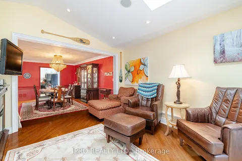 1117 Springhill Dr, Mississauga, ON L5H 1N2