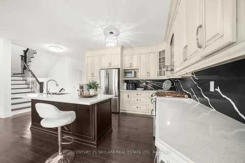 3270 Etude Drive, Mississauga, ON L4T 1T3