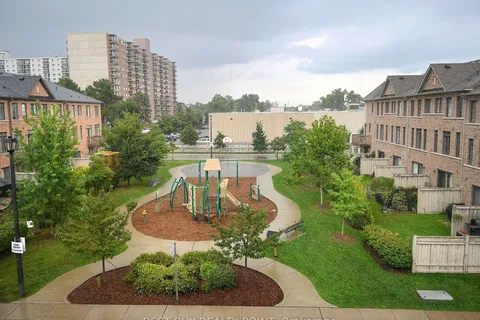 1058 Beachcomber Rd, Mississauga, ON L5G 0B1