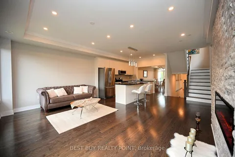 1058 Beachcomber Rd, Mississauga, ON L5G 0B1