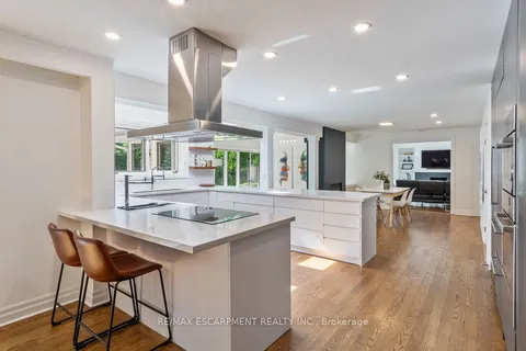 492 Country Club Cres, Mississauga, ON L5J 2R2