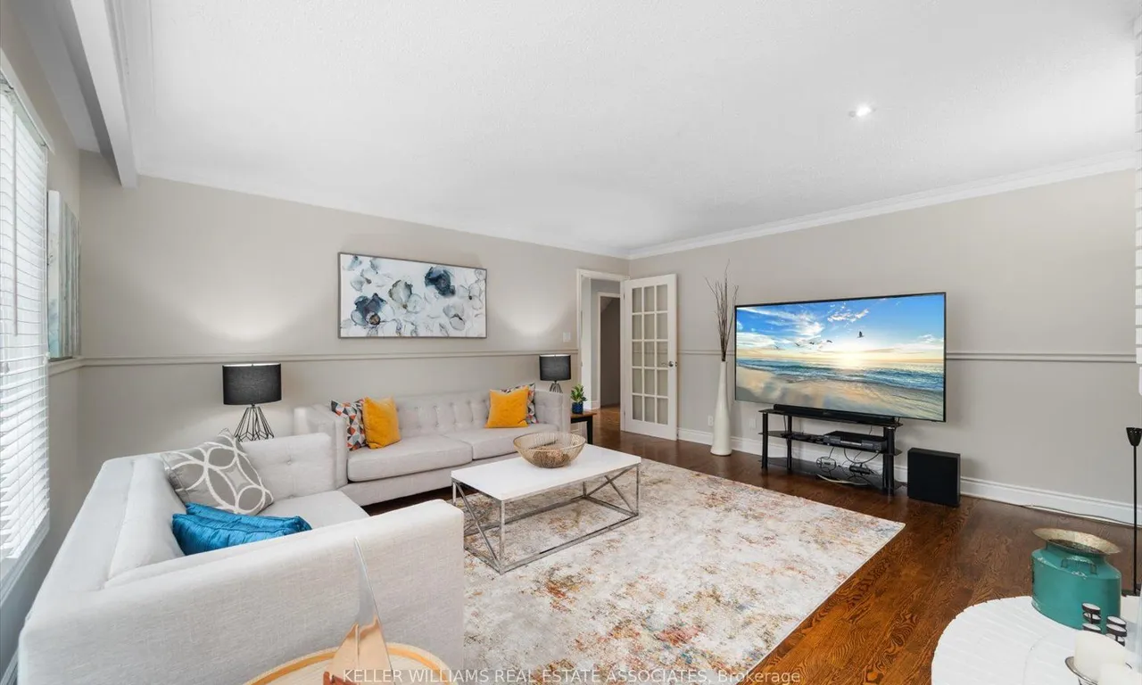 1244 Woodland Ave, Mississauga, ON L5G 2X9