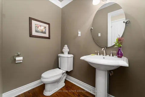 1244 Woodland Ave, Mississauga, ON L5G 2X9