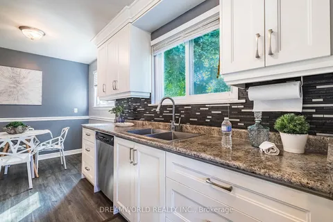 39 Pecan Crt, Toronto, ON M3L 1R6