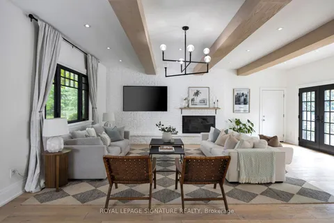 892 Tennyson Ave, Mississauga, ON L5H 2Y7