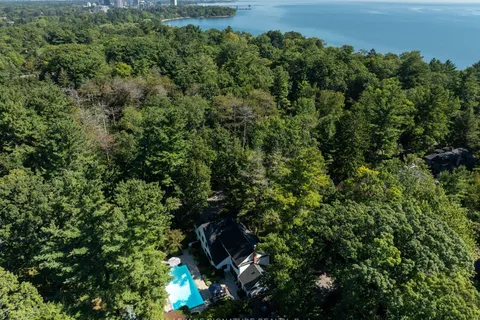 892 Tennyson Ave, Mississauga, ON L5H 2Y7