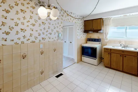 10 Bengal Crt, Toronto, ON M3L 1X9