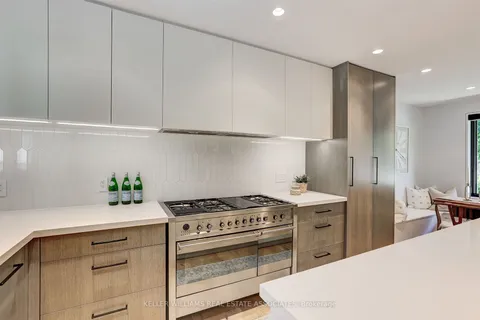 2107 Courtland Cres, Mississauga, ON L4Y 1V3