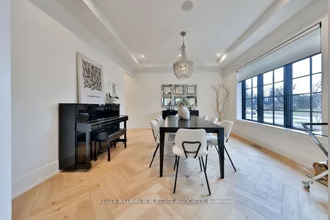 501 Rattray Park Dr, Mississauga, ON L5J 2N2